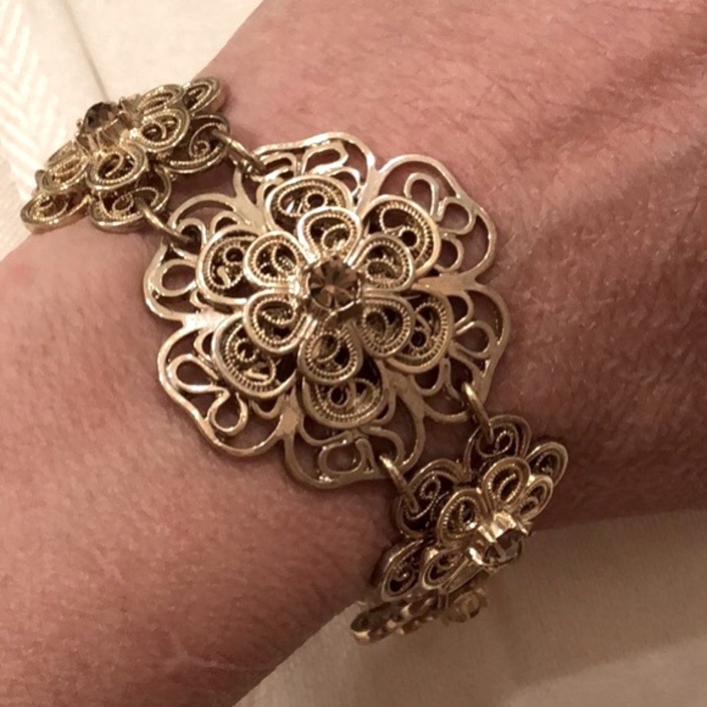 NWT Lucy & Laurel 5 Flower Crystal Embellished Bracelet